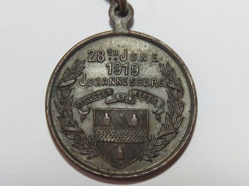 Unieke Antieke Johannesburg 1919 peace medal with original ribbon